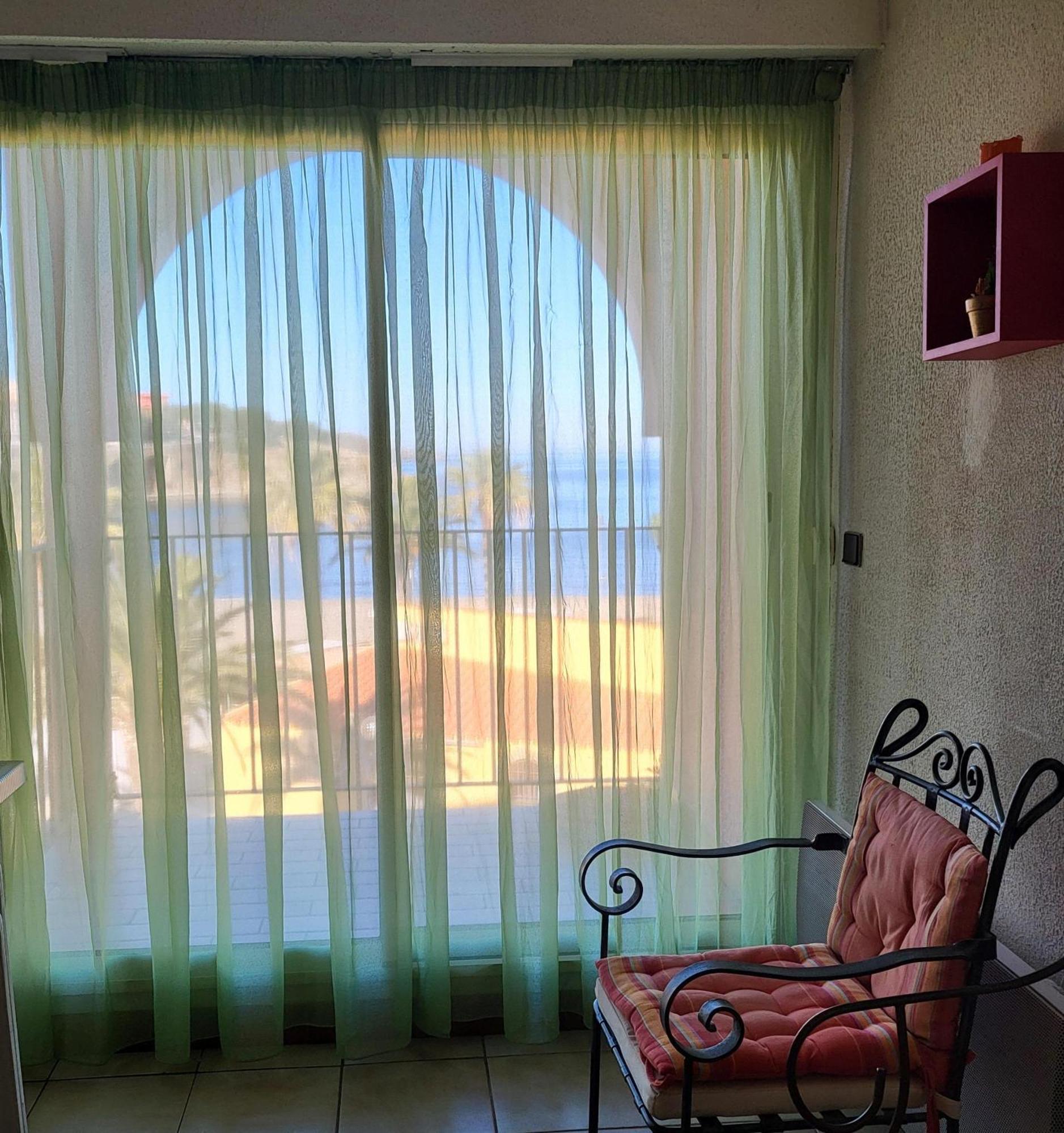 Apartment F2 Centre Front De Vue Baie Parking Privatif *